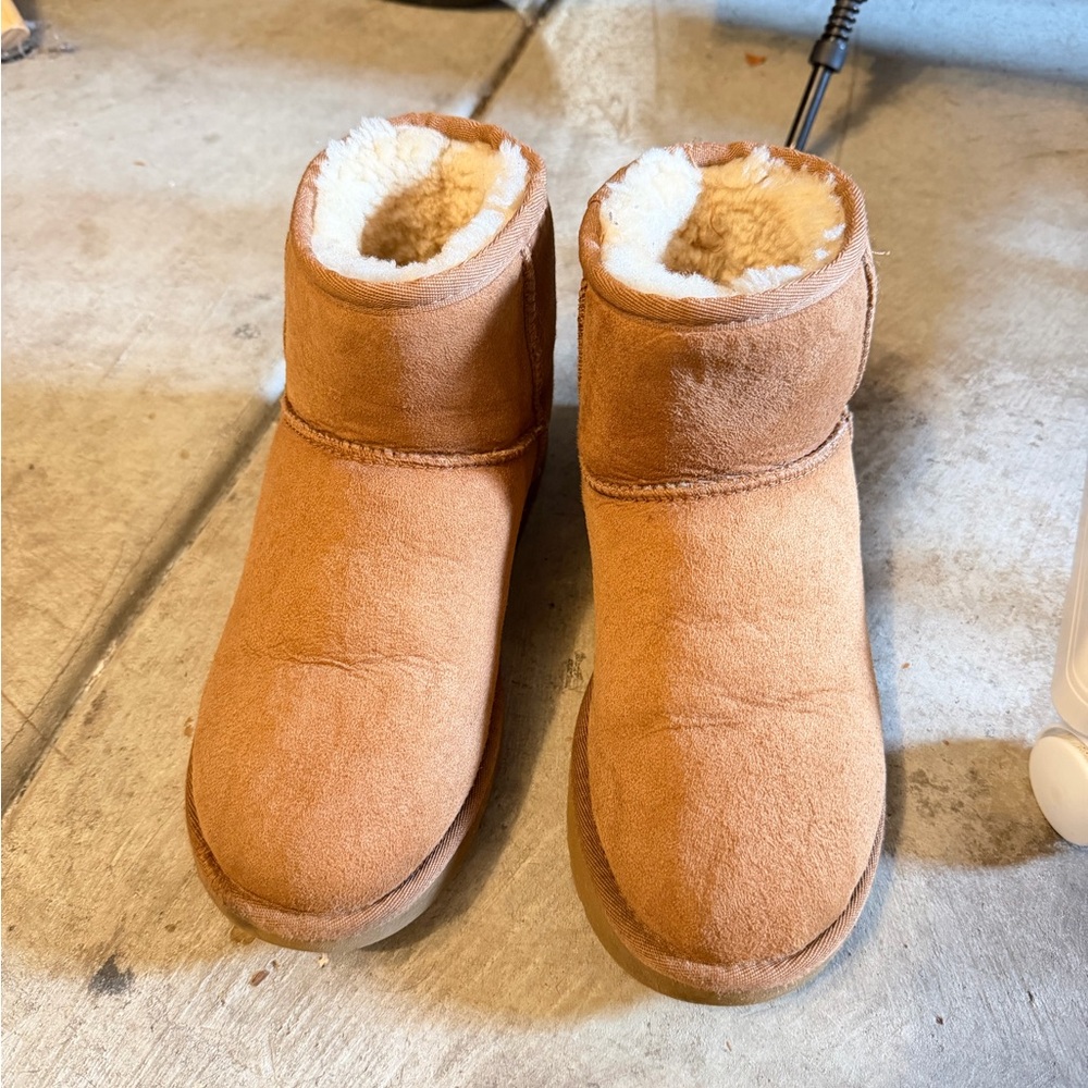 Ugg size 7 ankle boots